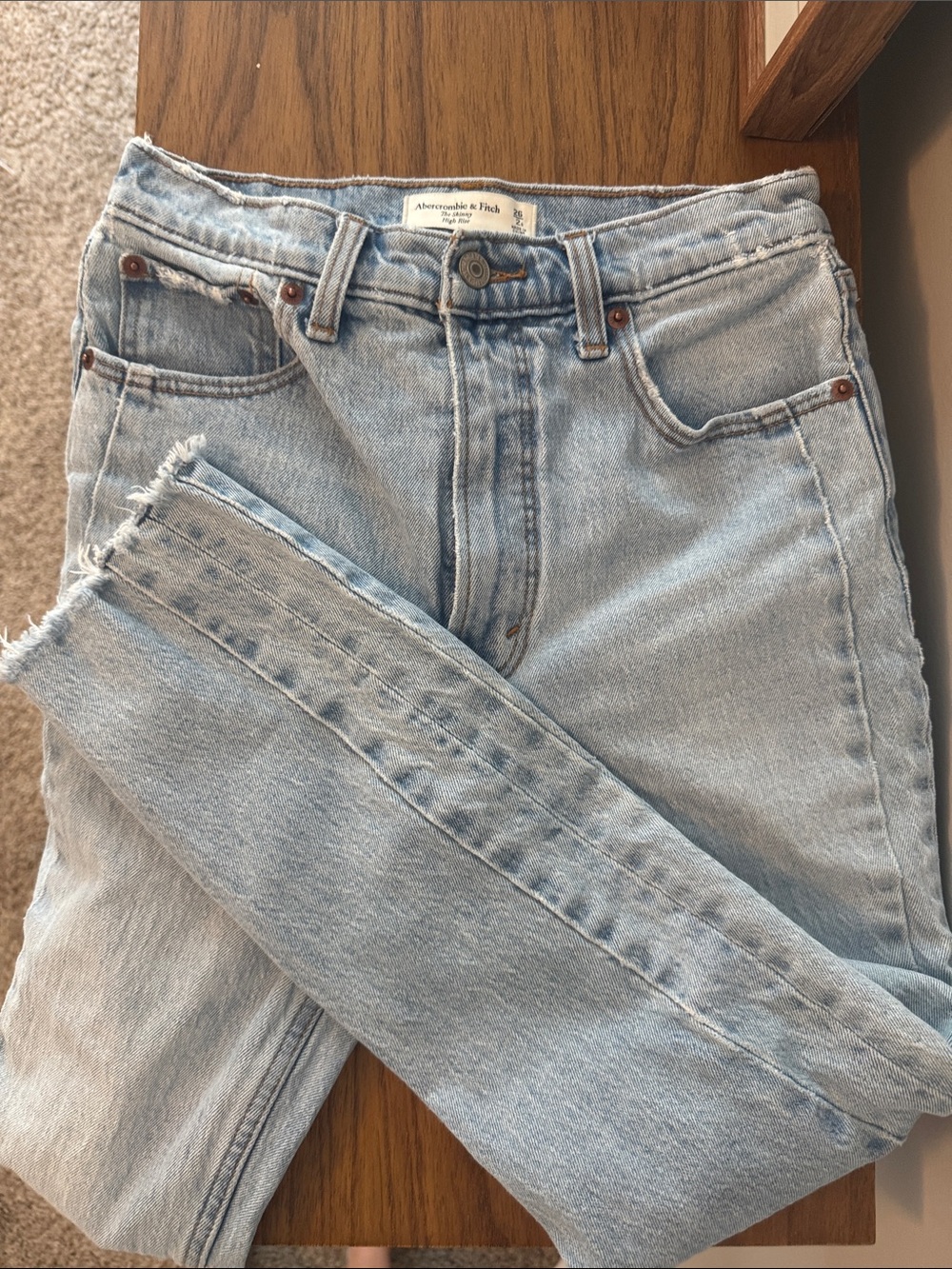Abercrombie & Fitch High-Rise The Skinny Women's Light Wash Jeans